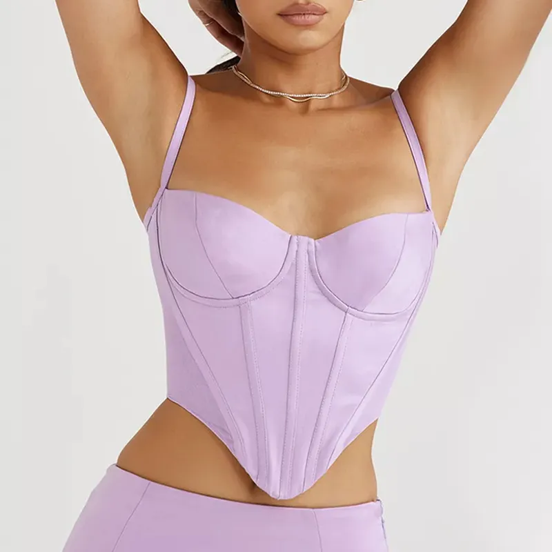 Bustier violet à bretelles et détail corset